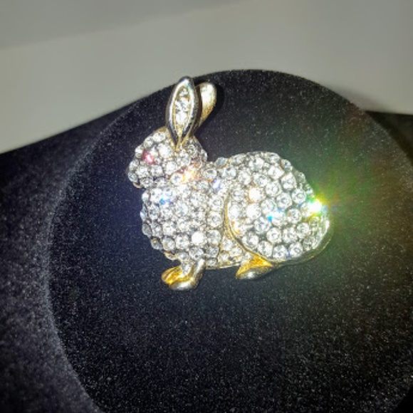Vintage Jewelry - Bunny Rabbit Rhinestone Brooch Pin